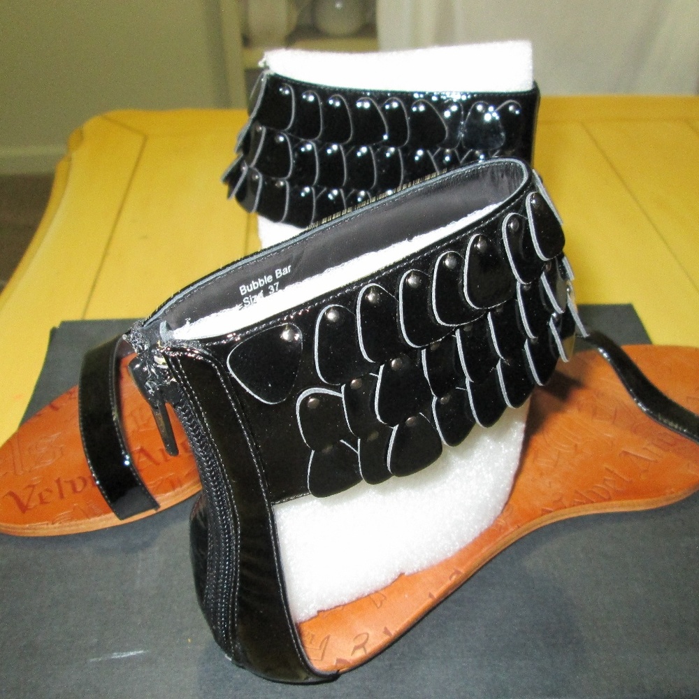 NEW Size 7 Velvet Angels Bubble Bar Patent Sandals
